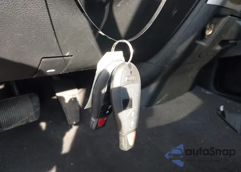 2017 Ram 1500 Slt 4X4 6'4 Box z USA, uszkodzony, nr VIN 1C6RR7GG2HS583512